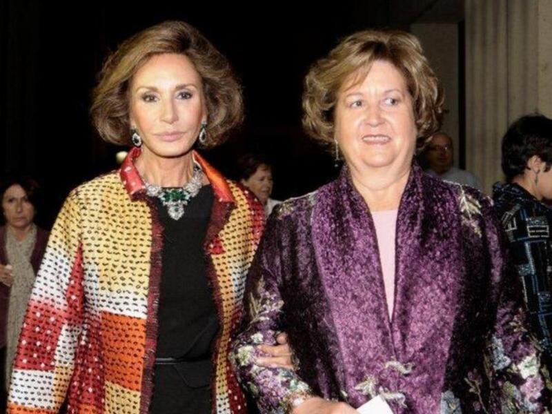 Los duques de Alba, Naty Abascal, Ana María Abascal y Alejandra Ortiz Osborne y su marido Joaquín Buendía, en el estreno de placido domingo en la maestranza