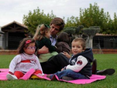 "El Juli" realiza un calendario solidario para niños con deficiencia mental