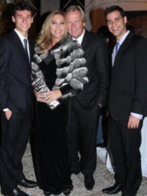 Alfonso Díez ejerce de duque de alba y entrega premio a Bo Derek