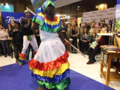 Alfonso Díez ejerce de duque de alba y entrega premio a Bo Derek