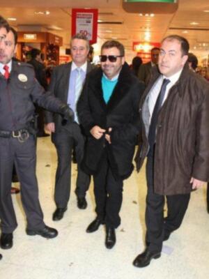 Jorge Javier Vázquez, increíble recibimiento en Sevilla