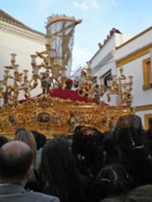 Esplendor de Jueves Santo en la Hermandad de la Vera-cruz de Alcalá del Río