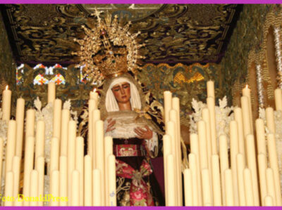 Jueves Santo en la Hdad. Sacramental Los Gitanos, la Excma. Sra. Duquesa de Alba, acudió un año más a visitar los pasos en su Santuario.