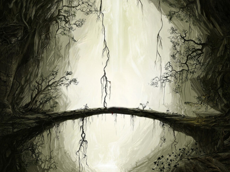 Arco de roca en un paisaje nebuloso, con árboles y vegetación.