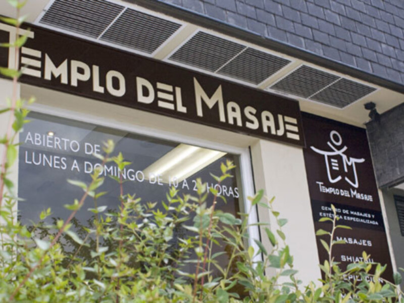 Tienda de masajes abierto de lunes a domingo de 10 a 2 horas.