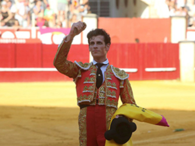 Jareño corta la unica oreja en la tercera clase práctica