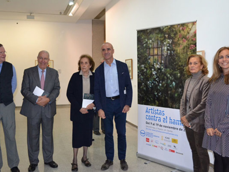 La Sala Atín Aya acoge la inauguración de la exposición ‘Artistas contra el hambre’, impulsada por el Banco de Alimentos de Sevilla