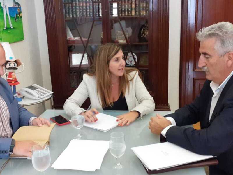 El Alcalde pide apoyo a la Diputación para declarar a Chipiona Municipio de Afluencia Turística y Ciudad del Deporte y unirla con Huelva vía marítima