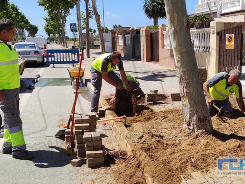 José Luis Barriga anuncia el inicio de la reparación del acerado de la avenida de Rota tras la finalización del de la avenida de La Laguna