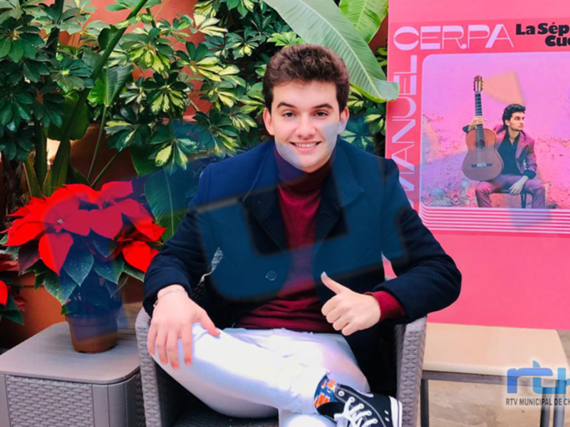 El guitarrista chipionero Manuel Cerpa presenta en Radio Chipiona su primer disco, ‘La séptima cuerda’ que verá la luz en breve