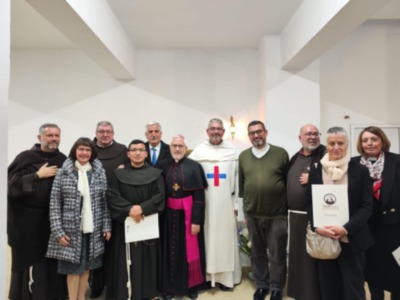 El alcalde de Chipiona Luis Mario Aparcero  en Tánger con el rector del Santuario,al inicio del proceso de beatificación del Padre José Lerchundi