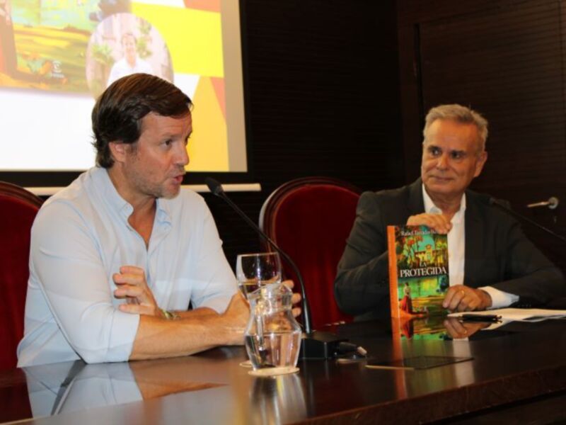 La Fundación Cámara de Sevilla acoge la presentación de La Protegida, la nueva novela de Rafael Tarradas