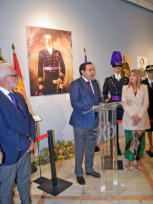  Una muestra rinde homenaje a siglo y medio de historia del uniforme de los ingenieros civiles en Sevilla 