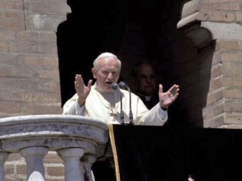  La Giralda aún recuerda su saludo Sevilla celebra a San Juan Pablo II