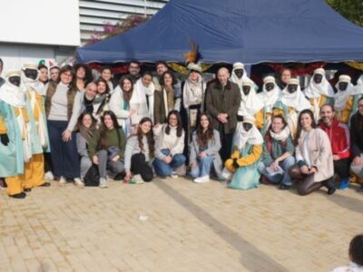 El Heraldo Real del Ateneo de Sevilla ha visitado la Asociación Entre Amigos del Polígono Sur de Sevilla