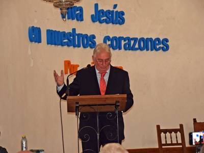 La XIV Exaltación de la Semana Santa eleva el espíritu cofrade en la Tertulia  Cofrade el “Costero” en  la Salle Felipe Benito de Sevilla