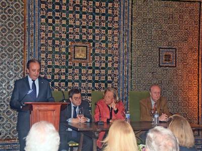  Sevilla ensalza la trayectoria de Enriqueta Vila Vilar en un acto cargado de solemnidad