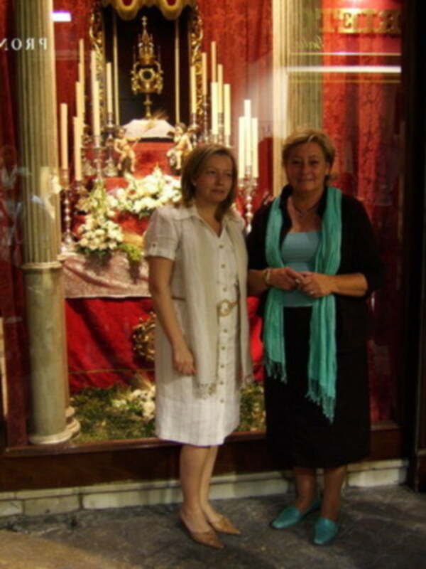 Cuadros Venecia gano el primer premio de escaparates del Ayuntamiento de Sevilla en Corpus .