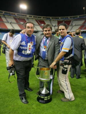 Las mejores fotos de Kike y Harry Macias sobre el triunfo del Betis , que toco el cielo en el Calderon
