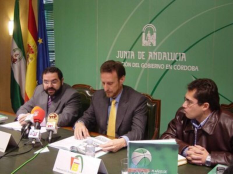 Presentado en Córdoba el libro 75 años de Historia del Baloncesto Andaluz