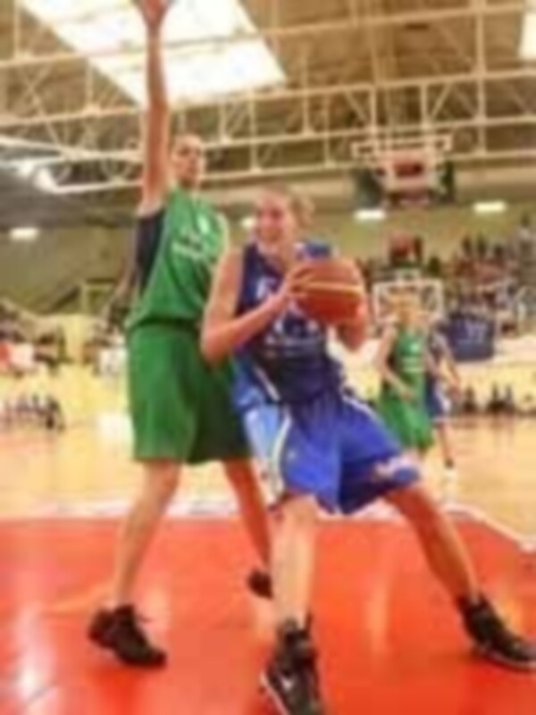 Avenida devolvió el golpe a Hondarribia y el sábado, en Salamanca, se jugarán la final (50-69)