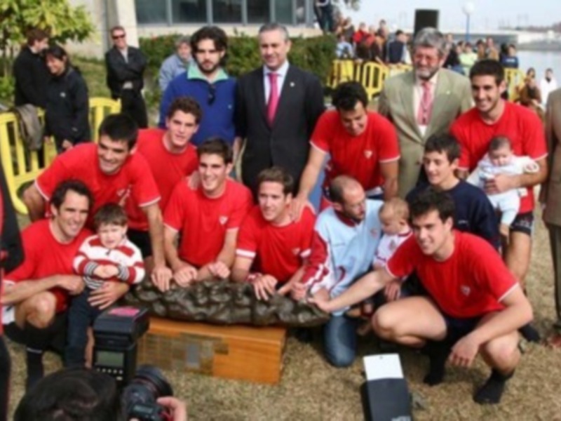 El Sevilla gana la 41ª Regata Sevilla Betis  en el derbi más apretado de la historia