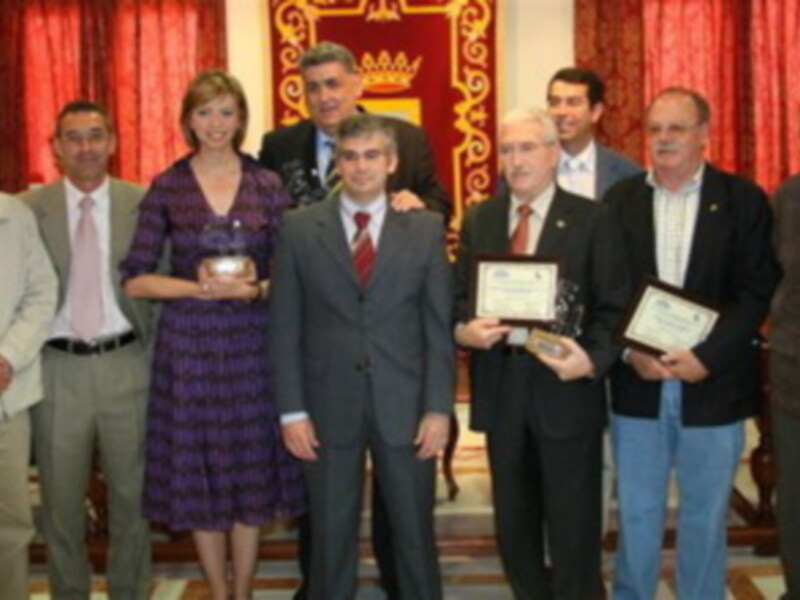 Miguel Gallardo y Marina Bernal recibieron los premios del Foro Civico de Chipiona