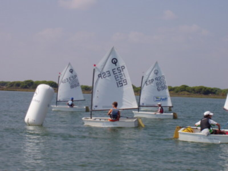 Doble presencia del Náutico Sevilla en la final nacional de la Mercedes Junior Cup 2007 optimist
