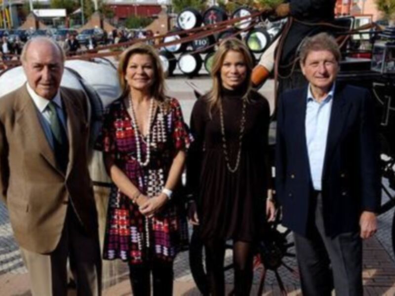 CARLA GOYANES Y CARI  LAPIQUE EN SEVILLA