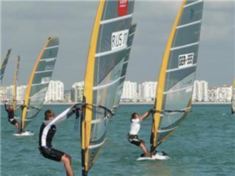 ALVARO RIVERA Y JAVIER JIMENEZ-CASTELLANO, AL PODIO EN LA REGATA DE AÑO NUEVO-BAHIA DE CADIZ