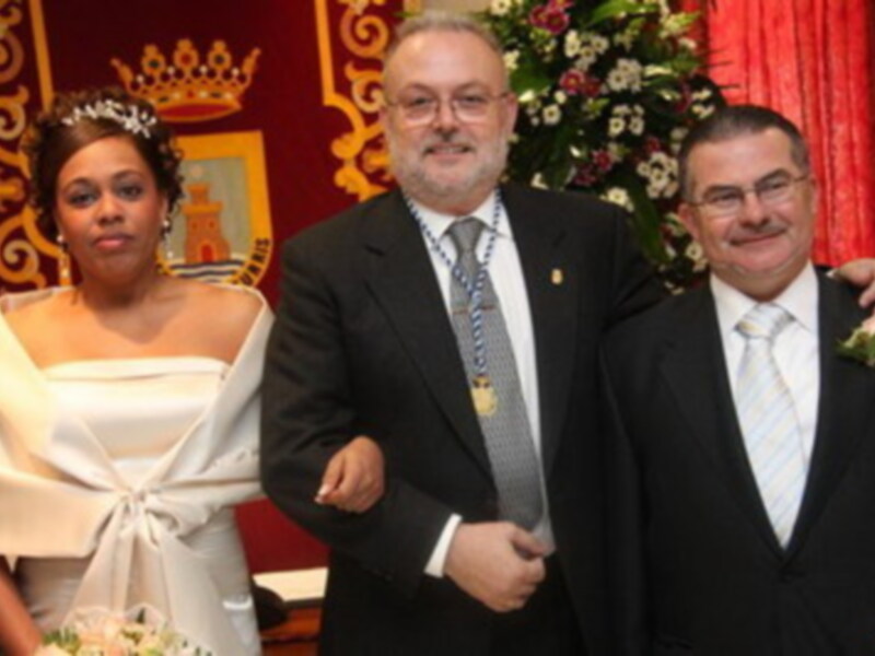 Juan Mellado y Saidy Sierra  se casan en Chipiona y Ramon Gutierrez el oficiante dimite como concejal 