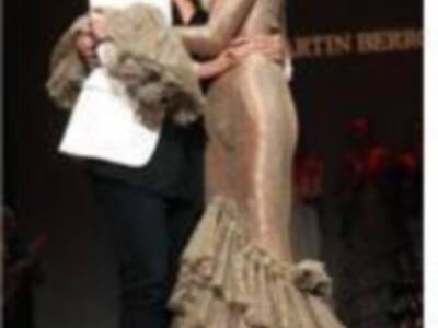 VIKI BERROCAL HOMENAJEA A VALENTINO EN LA PRESENTACIÓN DE SU COLECCIÓN DE TRAJES DEFLAMENCA