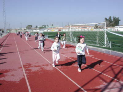 Gines: la Carrera Escolar del colegio Nuestra Señora de Belén fomenta el deporte entre los más pequeños