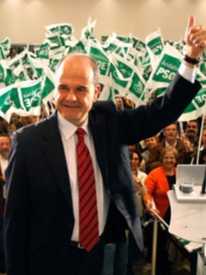 Chaves logra mantener la mayoría absoluta en Andalucia pese a la histórica subida del PP