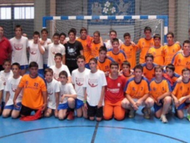 La selección sevillana infantil 2008 de balonmano disfruta de una jornada de convivencia en Huelva