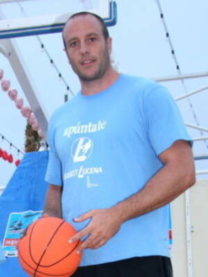 Fran Murcia ha montado una escuela de baloncesto en Lucena y preside un club