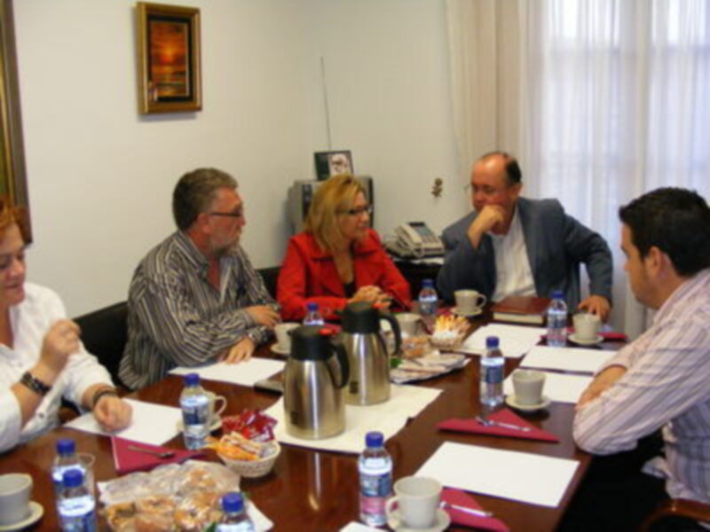 La Delegada del Gobierno de la Junta en Sevilla, Carmen Tovar, se reunió con el Alcalde de Gines