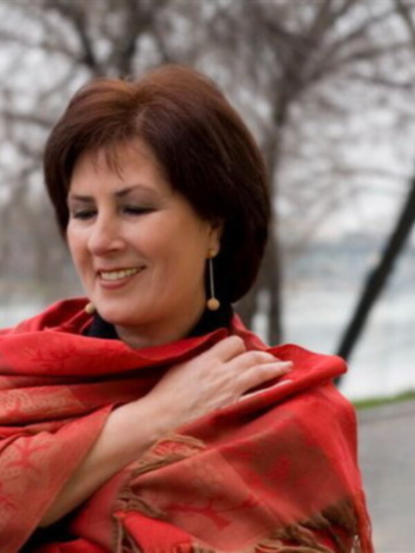 Isabel Fayos  presento en Chipiona su  nuevo disco con "Vendimiadora de estrellas" dedicada a Rocio Jurado