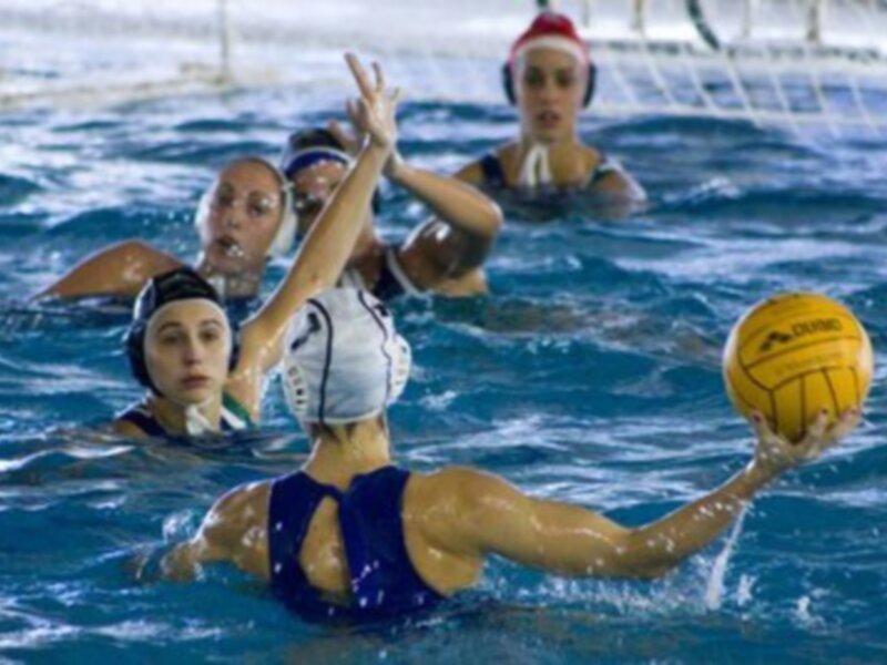 El C.W. Dos Hermanas-EMASESA le planta cara al vigente subcampeón de la División de Honor femenina de waterpolo