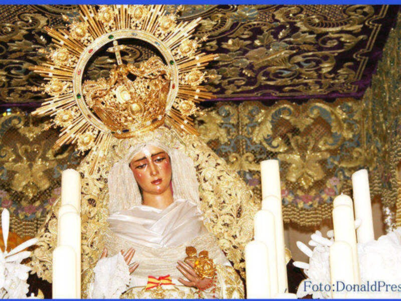 Este Viernes de Dolores, conmemoración del XXV Aniversario de la "Cuadrilla de Hermanos Costaleros" de la Santísima Virgen de las Angustias Coronada de la Hermandad Sacramental Los Gitanos de Sevilla