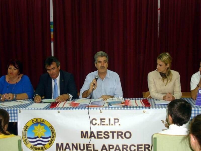 El CEIP Maestro Manuel Aparcero de Chipiona obtiene el primer premio Planeta tras la edición del libro: "Chipiona, mi ciudad en Europa"