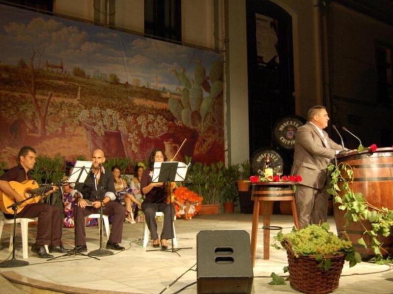 El pregón de Francisco Lorenzo abre el Festival del Moscatel(Chipiona)