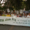 Tres mil personas apoyan con su presencia la manifestación contra la instalación de molinos en la costa Noroeste y Bahía de Cádiz.