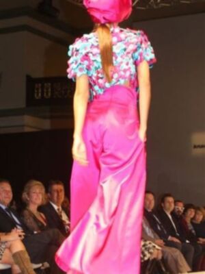 Agatha Ruiz de la Prada recibe en Sevilla un premio por su dedicación a la moda