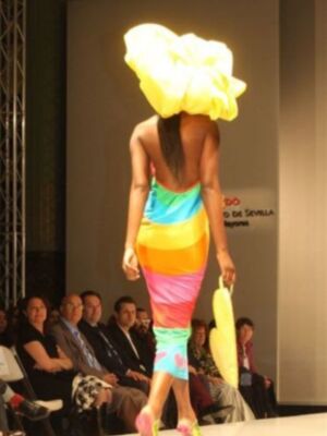 Agatha Ruiz de la Prada recibe en Sevilla un premio por su dedicación a la moda