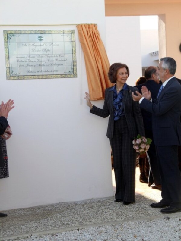 Doña Sofía Inauguró en Sevilla el primer centro para sordociegos de España