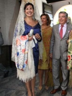 Duelo de mantillas y de Cármenes, en la fiesta de la revista Escaparate de Sevilla 