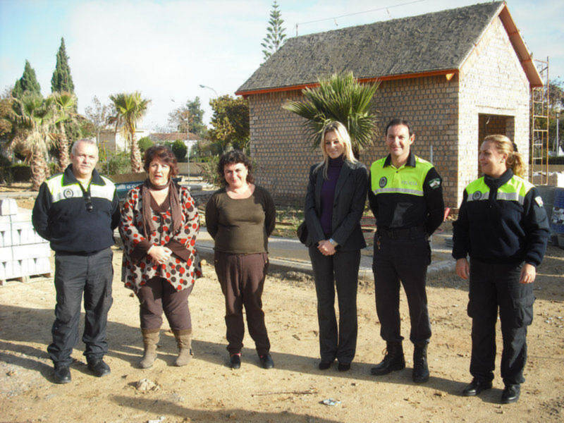 La coordinadora provincial de 	Educación Vial de la DGT visita las obras del parque infantil  de Chipiona 
