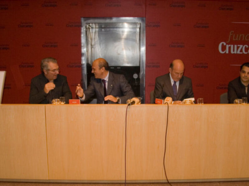 El presidente del Sevilla presentó la novela de José Manuel García, El arma de los invisibles