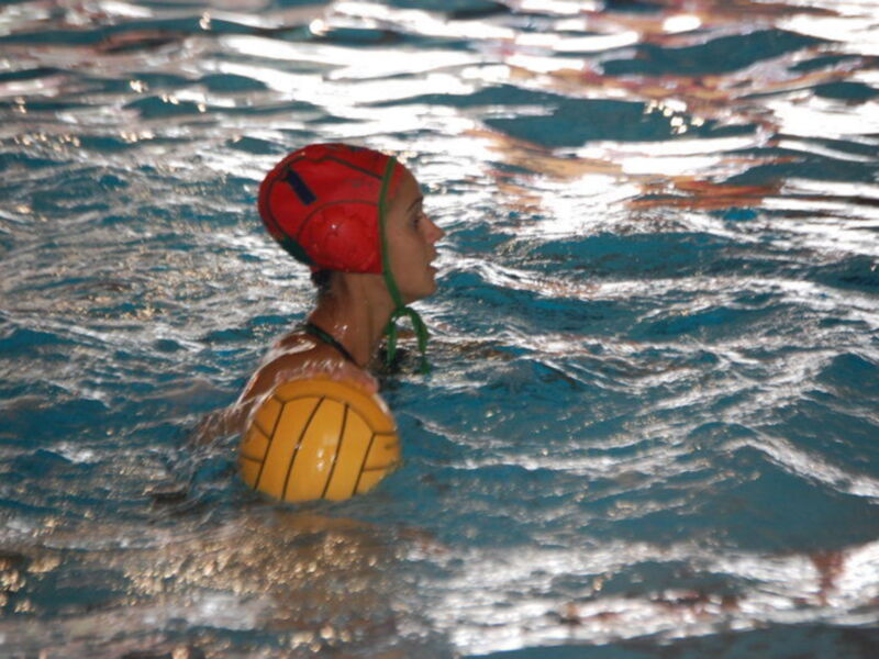 El C.W. Dos Hermanas-EMASESA hace los deberes en el Centro de Natación Mundial 86